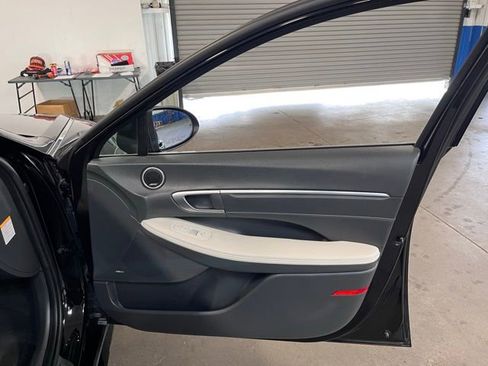 Used 2023 Hyundai Sonata Limited image 12
