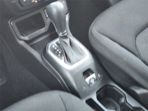 Used 2020 Jeep Renegade Altitude w/ UConnect 8.4 Nav Group image 18