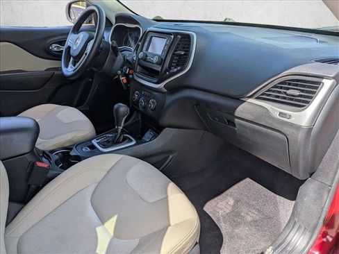 Used 2016 Jeep Cherokee Sport FWD image 29