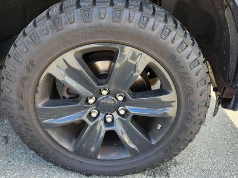 Used 2015 Ford F150 Platinum w/ Trailer Tow Package AWD/4WD image 22
