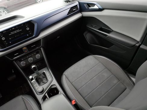 Used 2022 Volkswagen Taos SE image 11