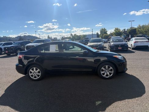 Used 2013 MAZDA MAZDA3 i Sport FWD image 2
