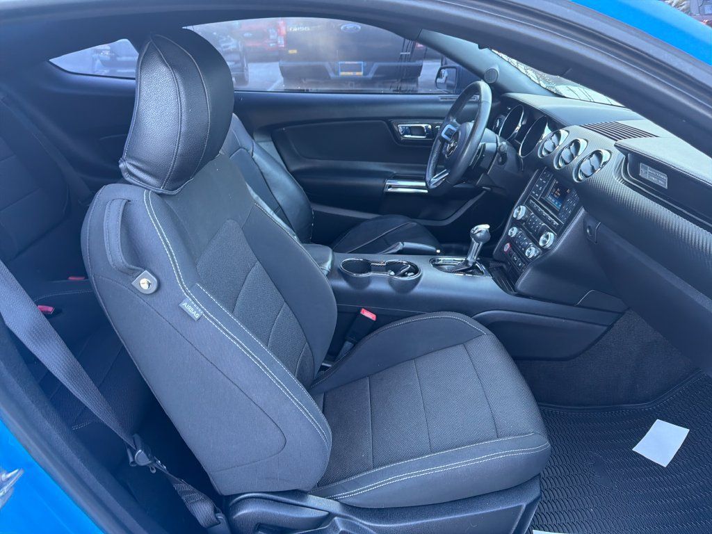 Used 2017 Ford Mustang Coupe RWD image 27
