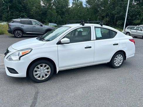 Used 2016 Nissan Versa S FWD image 2