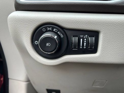 Used 2019 Chrysler Pacifica Touring-L FWD image 20