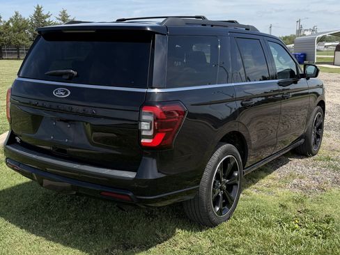Used 2023 Ford Expedition Limited AWD/4WD image 3