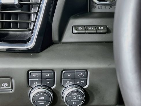 Used 2024 GMC Sierra 1500 Denali AWD/4WD image 9