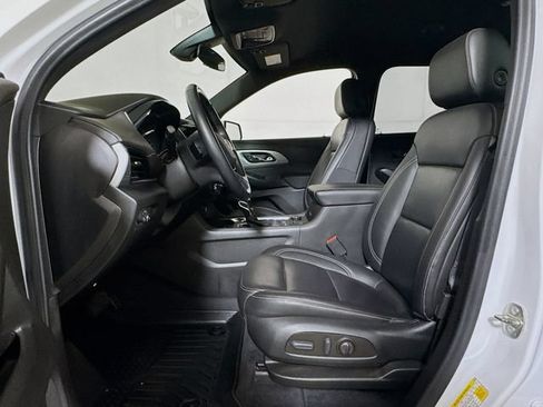 Used 2023 Chevrolet Traverse LT FWD image 18