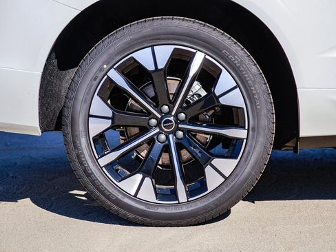 New 2026 Volvo XC60 B5 Plus w/ Climate Package image 8