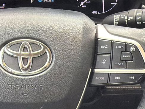 Used 2021 Toyota Sienna XLE image 30