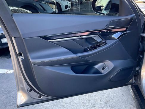 Used 2026 BMW i5 eDrive40 w/ Premium Package image 23