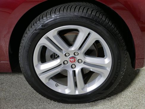 Used 2017 Jaguar F-PACE R-Sport AWD/4WD image 15