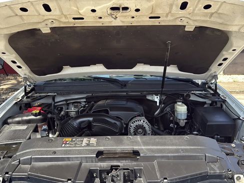 Used 2014 Chevrolet Suburban LTZ AWD/4WD image 9