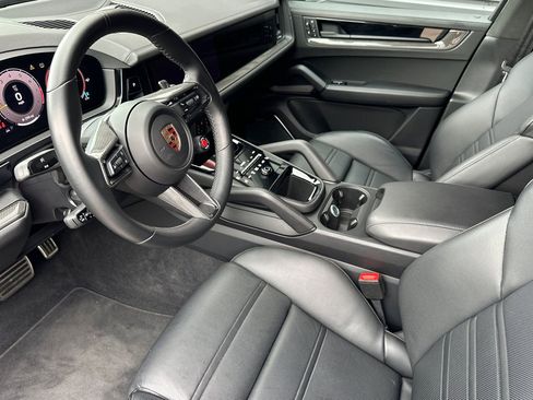 Certified 2024 Porsche Cayenne Turbo GT AWD/4WD image 4