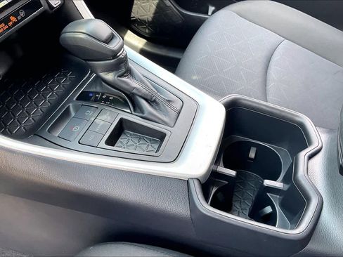 Used 2025 Toyota RAV4 XLE FWD image 15