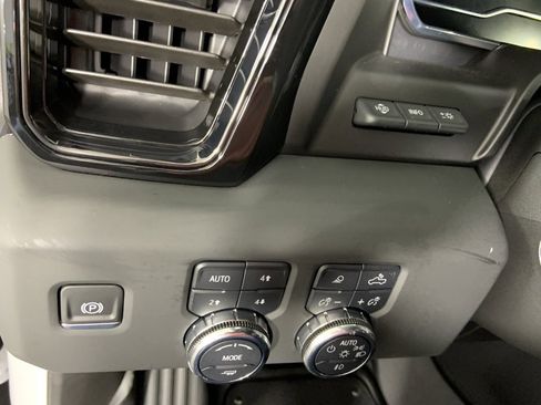 Used 2025 GMC Sierra 1500 AT4 w/ Technology Package image 10