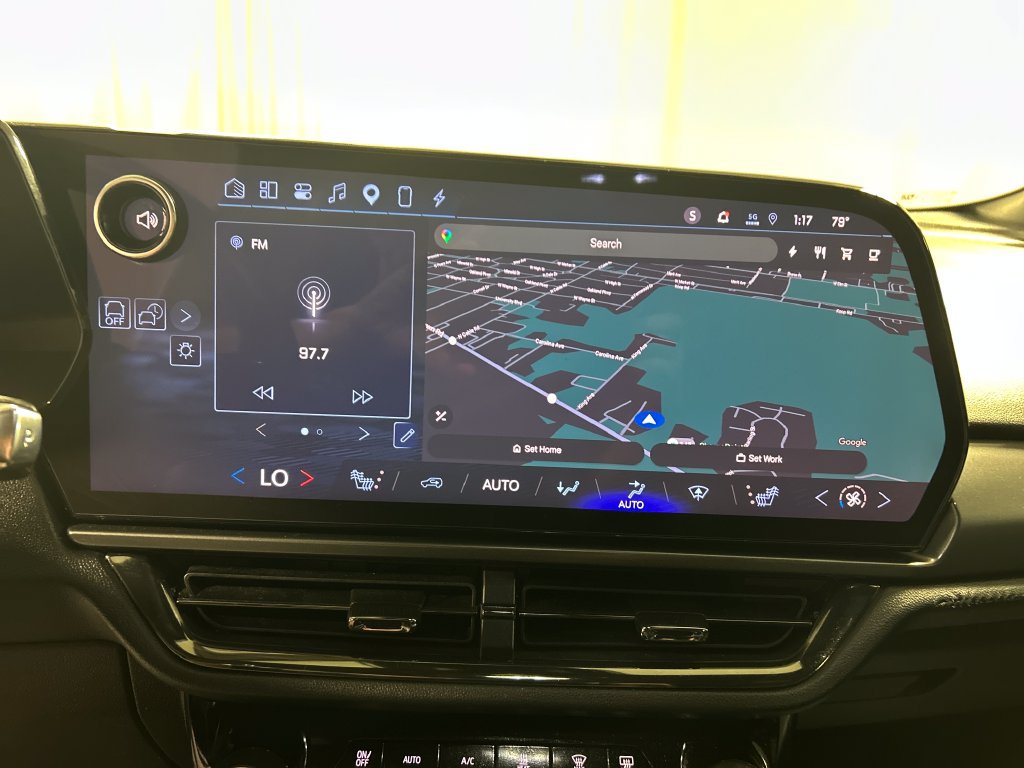 Used 2024 Chevrolet Equinox EV RS FWD image 17