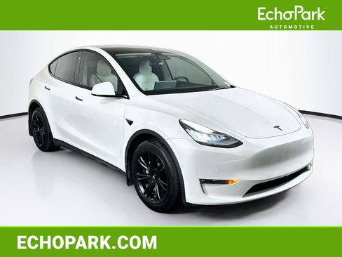Used 2022 Tesla Model Y Long Range AWD/4WD image 1