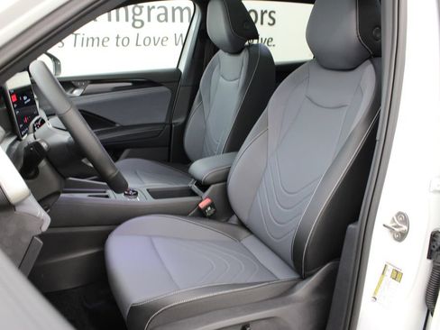 New 2026 Volkswagen Tiguan SE R-Line FWD image 14