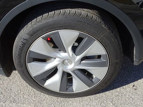 Used 2023 Tesla Model Y Long Range image 16