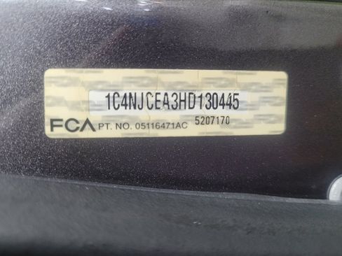 Used 2017 Jeep Compass High Altitude FWD image 33
