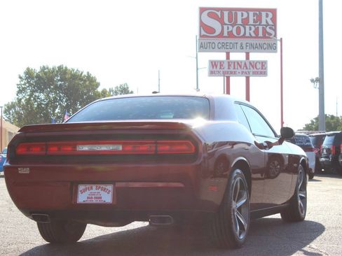 Used 2014 Dodge Challenger SXT RWD image 3