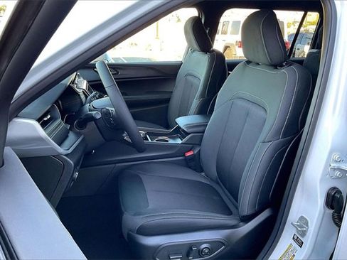 New 2025 Jeep Grand Cherokee L Laredo w/ Luxury Tech Group I image 8