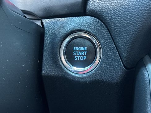 Used 2021 Toyota RAV4 XLE Premium w/ Carpet Mat Package (TMS) image 33