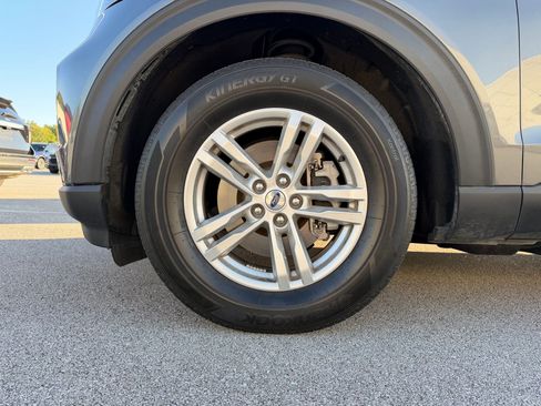 Used 2024 Ford Explorer XLT w/ Equipment Group 202A RWD image 6
