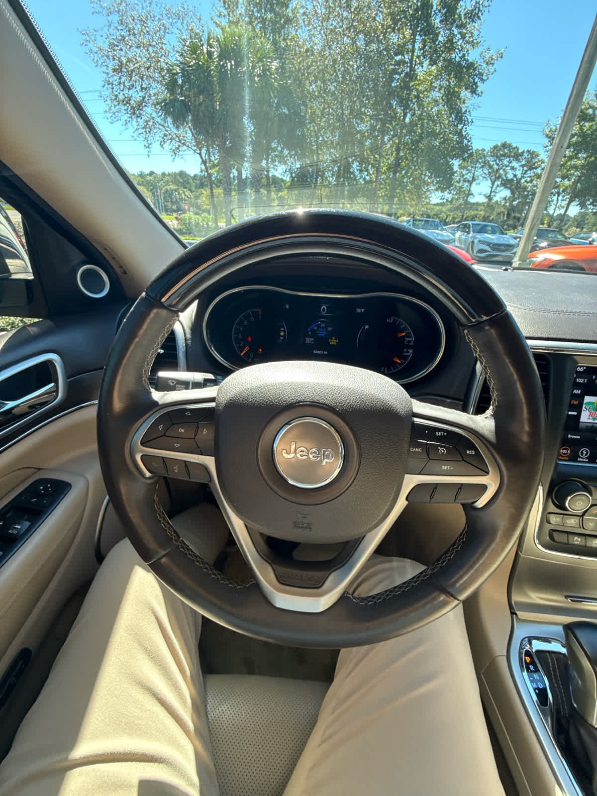 Used 2018 Jeep Grand Cherokee Overland AWD/4WD image 12
