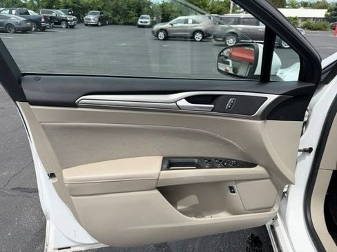 Used 2018 Ford Fusion SE FWD image 9