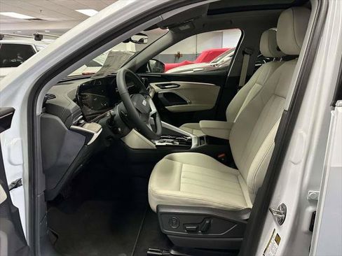 Used 2025 Audi Q5 Premium w/ Convenience Package AWD/4WD image 8