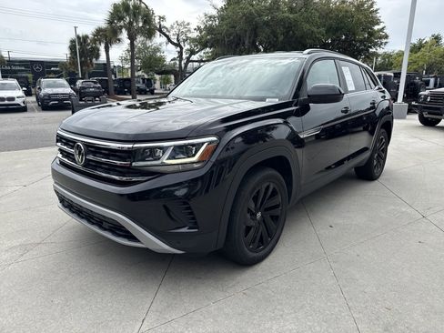 Used 2021 Volkswagen Atlas Cross Sport SE w/ 20" Black Wheels Package image 7