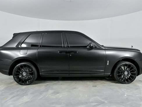 Used 2023 Rolls-Royce Cullinan Black Badge w/ Driver's Package image 14