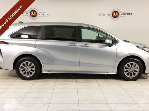 Used 2022 Toyota Sienna LE FWD image 2