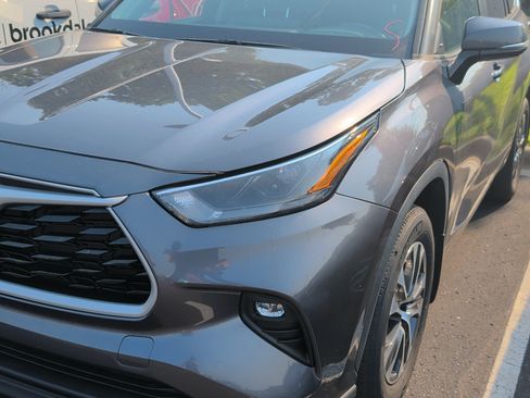 Used 2023 Toyota Highlander XLE AWD/4WD image 6