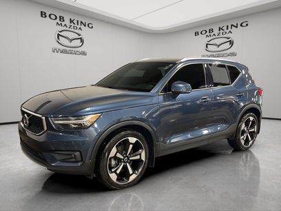 Used 2021 Volvo XC40 T5 Momentum w/ Premium Package