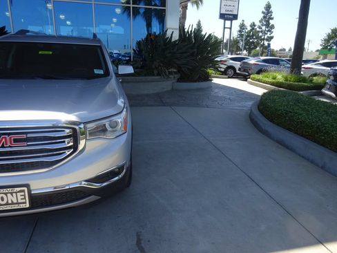 Used 2019 GMC Acadia SLE FWD image 31
