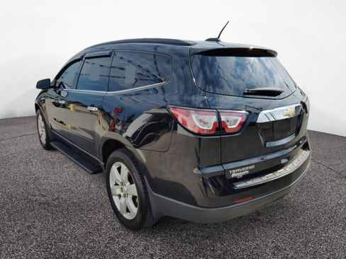 Used 2017 Chevrolet Traverse LT w/ Style and Technology Package FWD image 5