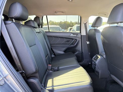 Used 2023 Volkswagen Tiguan SE FWD image 17