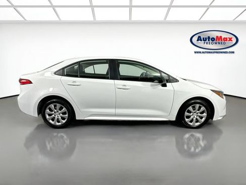Used 2025 Toyota Corolla LE FWD image 9