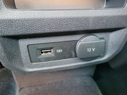 Used 2019 Volkswagen Tiguan SE w/ Panoramic Sunroof Package FWD image 12