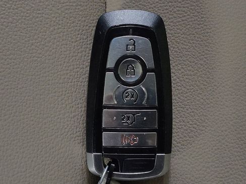 Used 2020 Ford Explorer XLT w/ Equipment Group 202A image 32