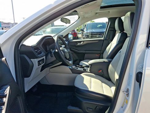 Used 2025 Ford Escape PHEV w/ Class II Trailer Tow Package image 13