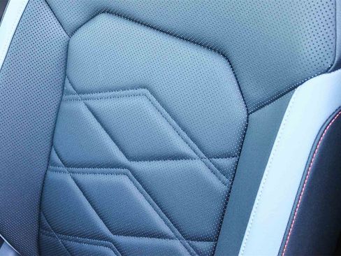 Used 2025 Volkswagen Atlas Peak Edition SE image 25