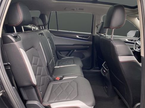 Used 2024 Volkswagen Atlas Peak Edition SEL image 33