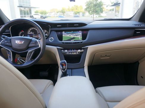 Used 2018 Cadillac XT5 Luxury w/ Driver Awareness Package image 34