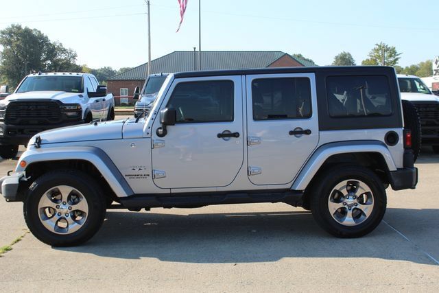 Used 2016 Jeep Wrangler Unlimited Sahara w/ Connectivity Group AWD/4WD image 2