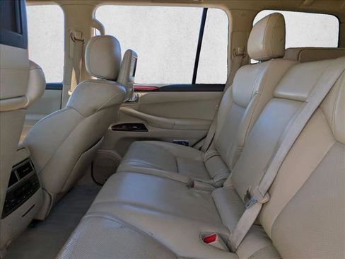 Used 2015 Lexus LX 570 image 21
