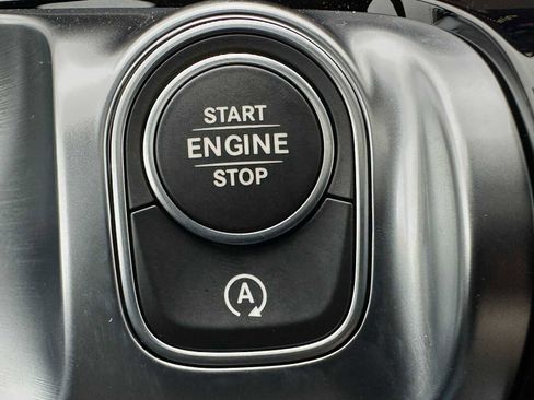 Used 2026 Mercedes-Benz GLB 250 4MATIC image 37